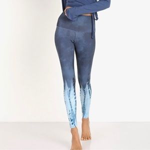 Onzie pebble tie dye tights